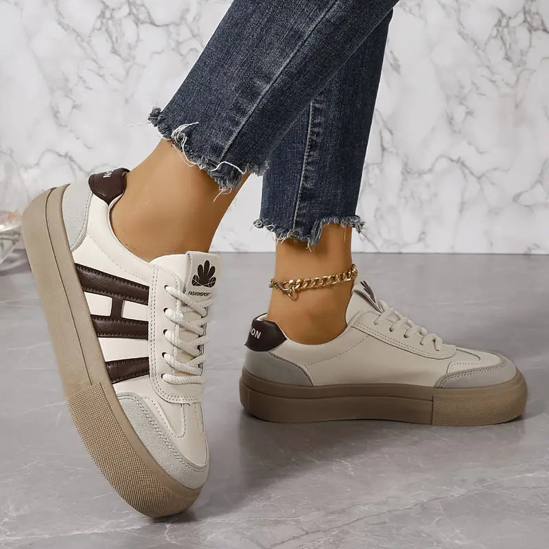 Bequeme Sneaker Damen retro mit Schnürung