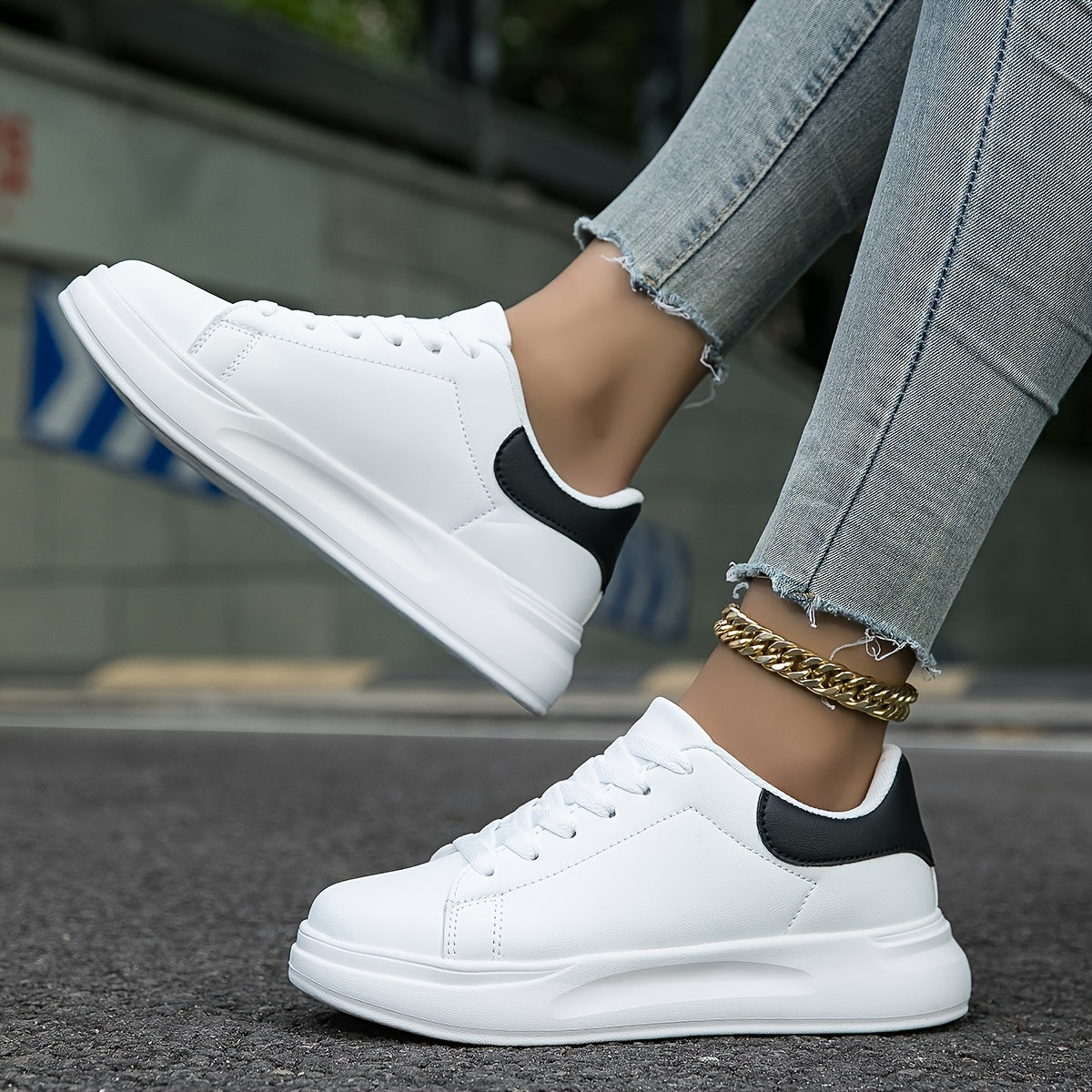Bequeme Sneaker mit Schnürung