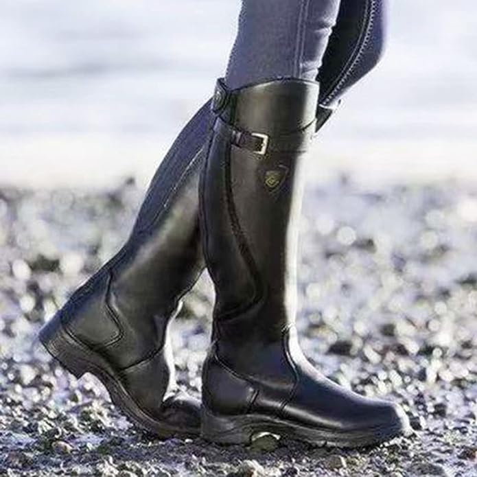 Kniehohe Stiefel | Riemendetail mit Profilsohle