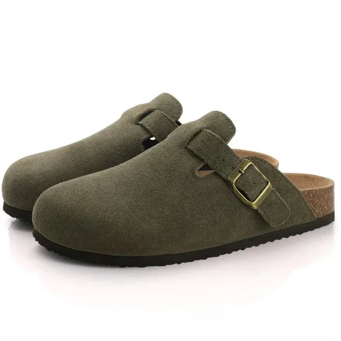 Orthopädische Clogs mit Schnalle geschlossen