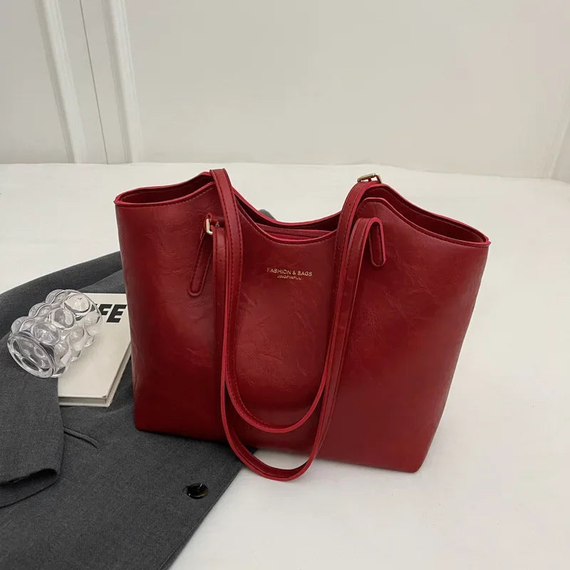 Damen Elegantes Schultertasche groß mit Anhänger – Ansicht 6