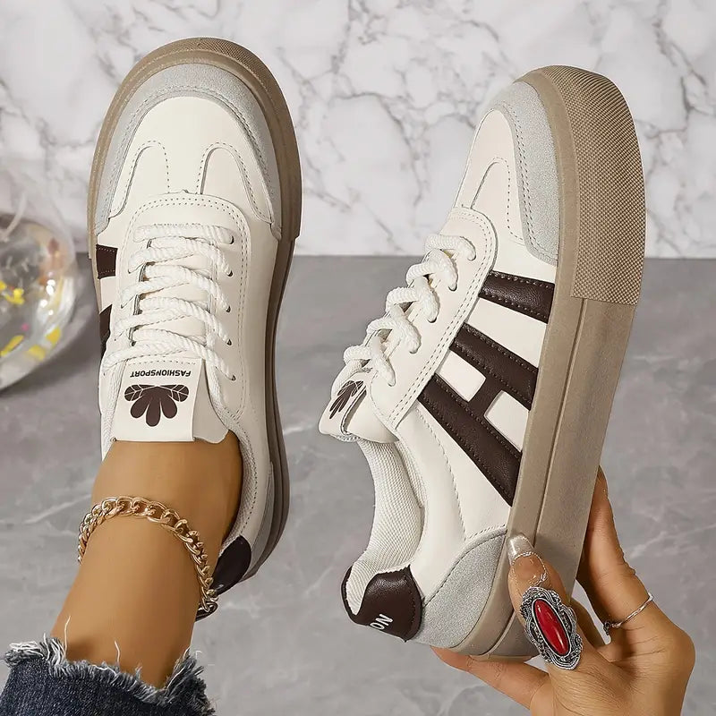 Bequeme Sneaker Damen retro mit Schnürung