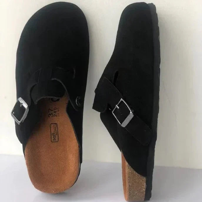 Orthopädische Clogs mit Schnalle geschlossen
