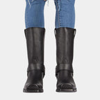 Cowboystiefel mit Riemen und Blockabsatz