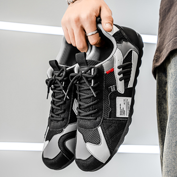Sneaker mit Schnürung und Mesh
