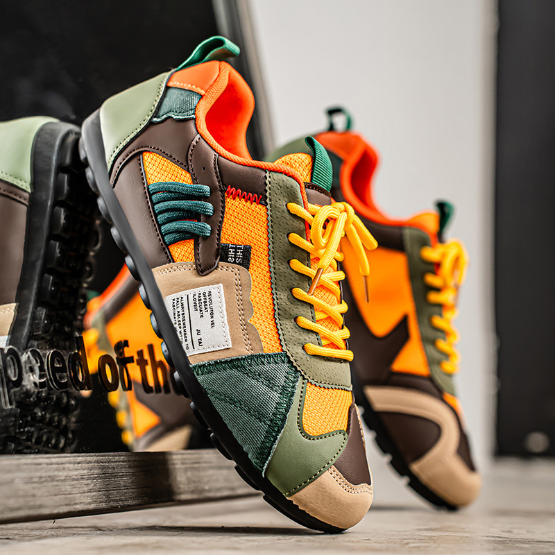 Sneaker mit Schnürung und Mesh