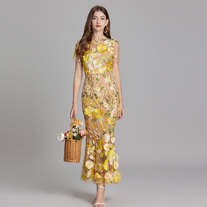 Damen-Maxikleid mit Blumenapplikationen