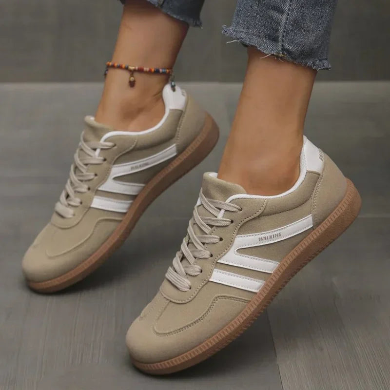 Sneaker mit Schnürung Gummisohle