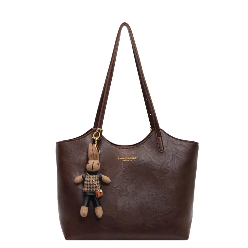 Damen Elegantes Schultertasche groß mit Anhänger – Ansicht 3