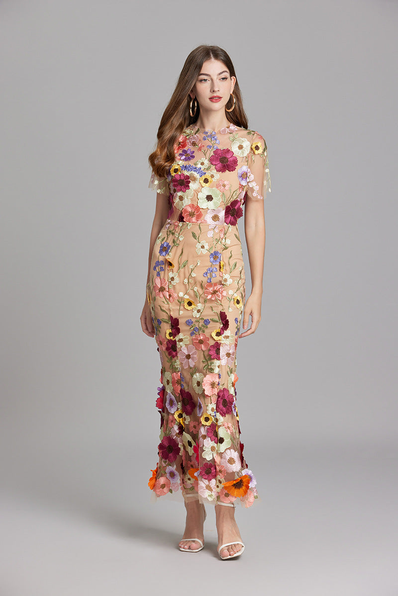Damen-Maxikleid mit Blumenapplikationen
