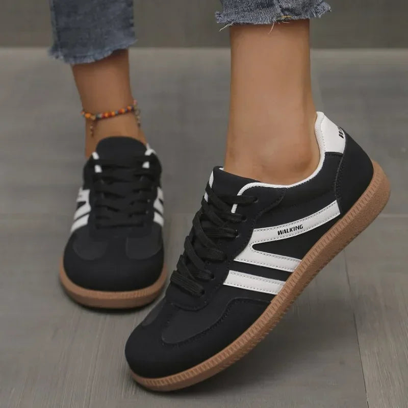 Sneaker mit Schnürung Gummisohle