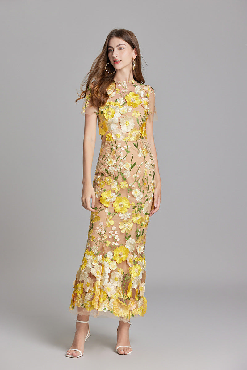 Damen-Maxikleid mit Blumenapplikationen
