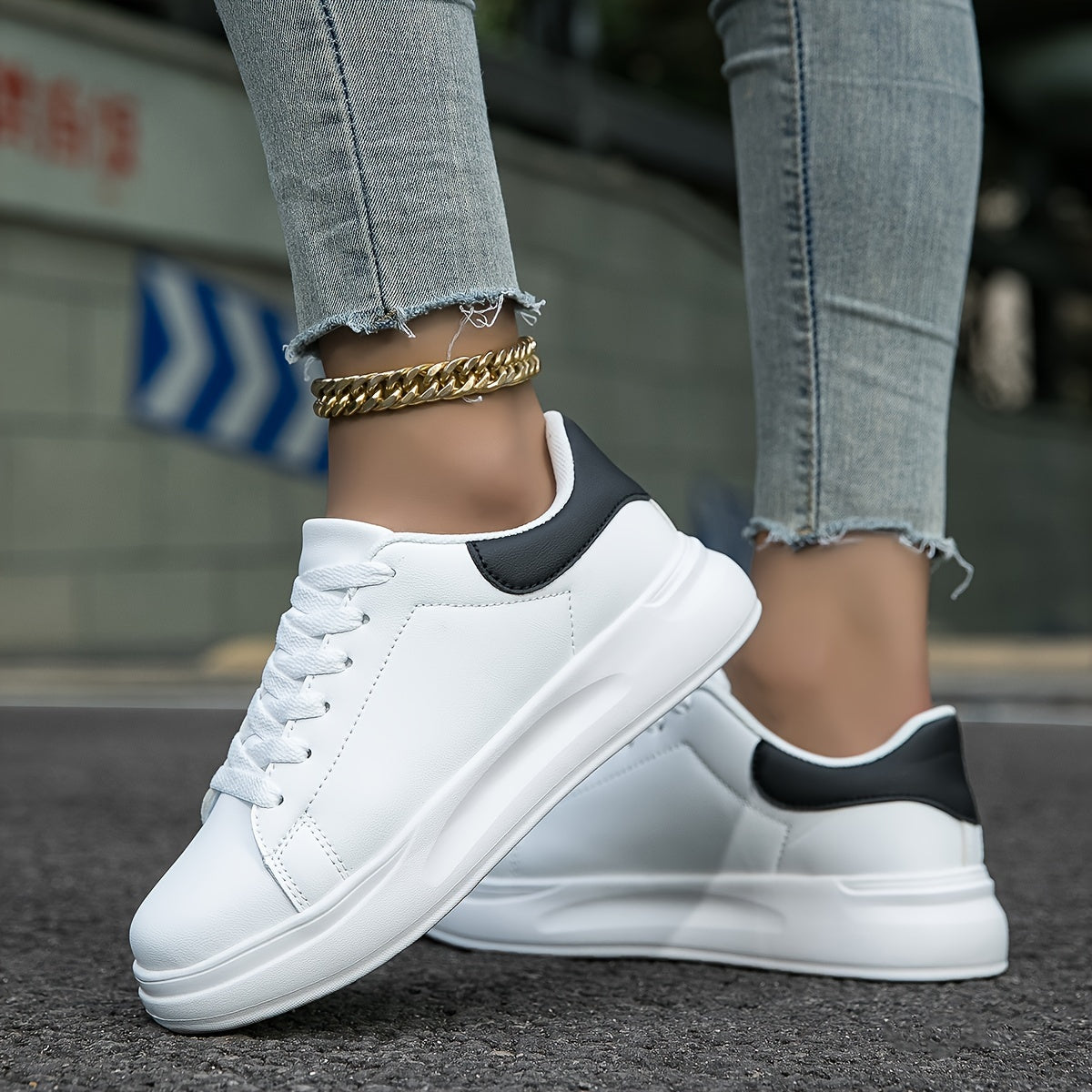 Bequeme Sneaker mit Schnürung