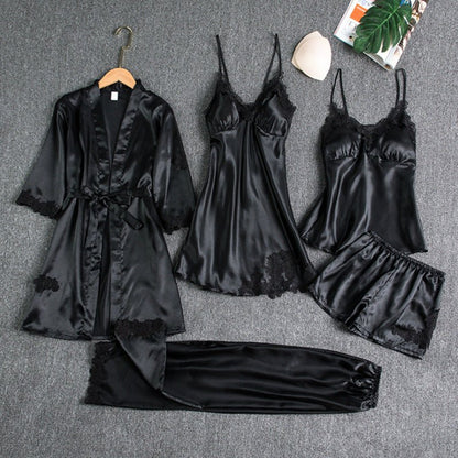 Clara - Elegantes Pyjama-Set für Damen Close Up