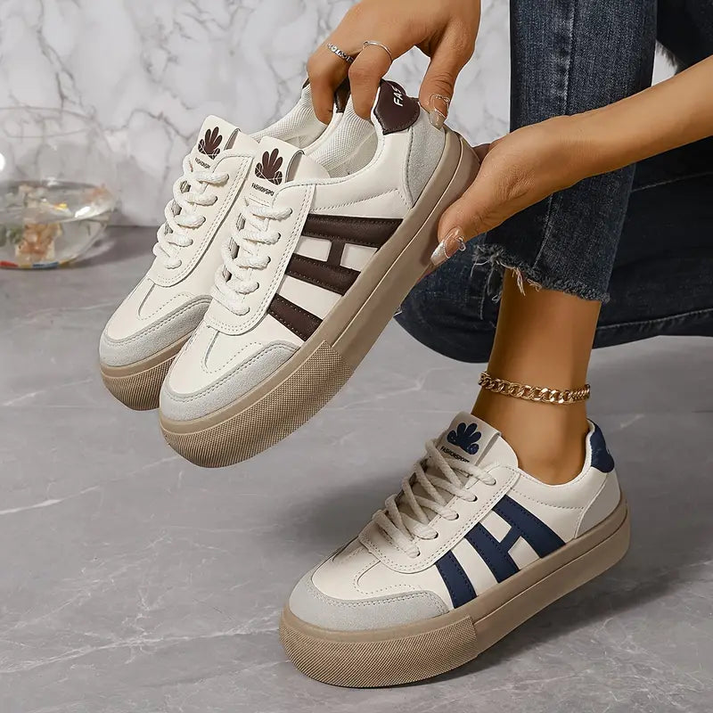 Bequeme Sneaker Damen retro mit Schnürung