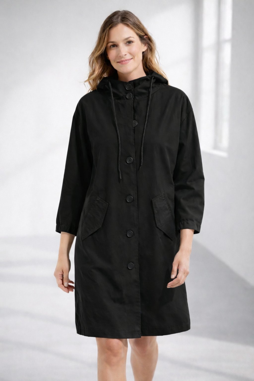 Jule - Lockere Kapuzenjacke für Damen Close Up