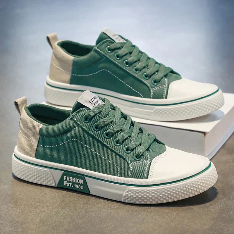 Canvas-Sneaker Low-Top mit Schnürung