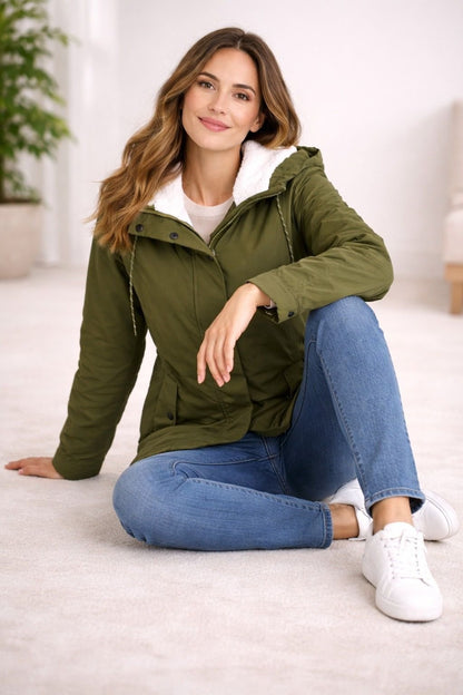 Vera - Lange Winterjacke mit Kapuze für Damen Front